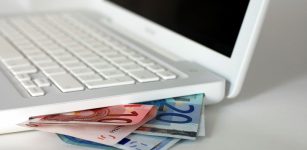 La Guida - Risponde ad un annuncio online per finanziamenti agevolati: truffato