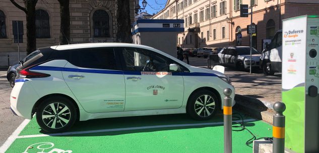 La Guida - Colonnina elettrica per auto in piazza Torino gratis fino a fine aprile