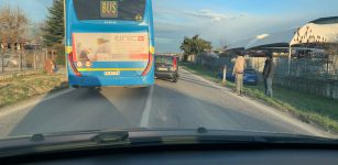 La Guida - Auto fuori strada all’ingresso di San Rocco Bernezzo