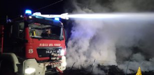 La Guida - Tre ore di lavoro per spegnere le sterpaglie a fuoco a Castelletto di Busca