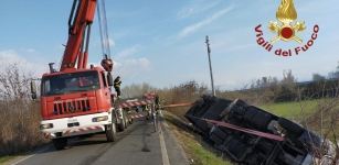 La Guida - Camion frigo si ribalta a Sant’Albano Stura