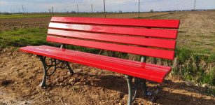 La Guida - A Narzole due panchine rosse contro la violenza sulle donne