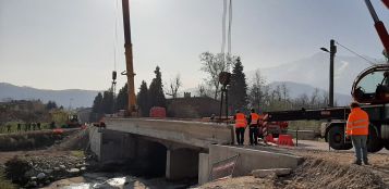 La Guida - Si posiziona il nuovo ponte ciclopedonale verso Rivoira