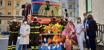 La Guida - Dai pompieri un grande uovo di Pasqua ai bimbi ricoverati  in Pediatria