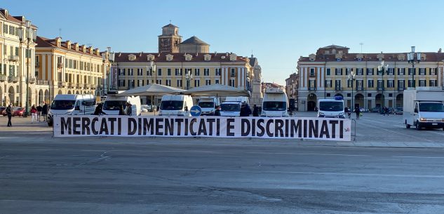 La Guida - “Mercati dimenticati e discriminati” oggi la protesta degli ambulanti