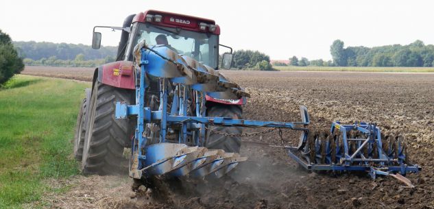 La Guida - Lavoratori agricoli in presidio a Cuneo per chiedere tutele e ristori