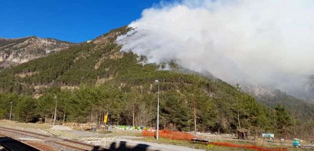 La Guida - A Vievola in fumo più di 35 ettari di bosco