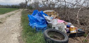 La Guida - Rifiuti abbandonati in via Prata a Caraglio