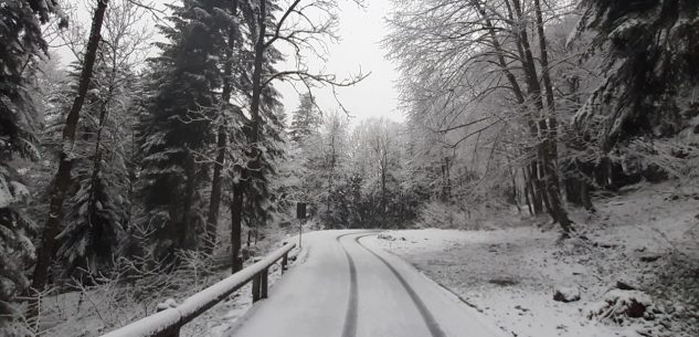 La Guida - È ritornata la neve sulle strade delle vallate cuneesi