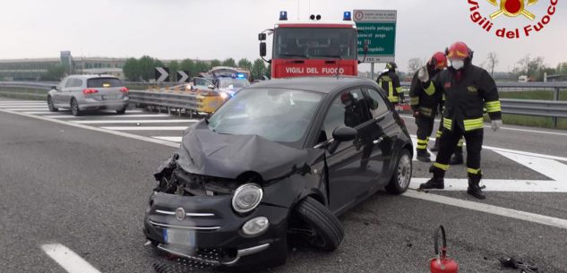 La Guida - Incidente tra due auto sulla Torino-Savona, quattro feriti