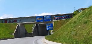 Est-Ovest e dintorni, superfici sempre più amate dai graffitari La Guida - Est-Ovest e dintorni, superfici sempre più amate dai graffitari
