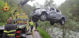 La Guida - Auto esce di strada e precipita nel torrente Corsaglia, due feriti