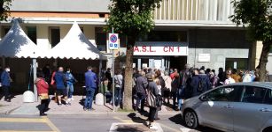Ancora code al centro prelievi La Guida - Ancora code al centro prelievi