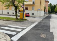 La Guida - Quella vernice sulle strade finita con parcheggi e strisce tracciate a metà