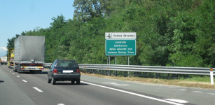 In autostrada a Cuneo con la Ferrari a 287 chilometri orari La Guida - In autostrada a Cuneo con la Ferrari a 287 chilometri orari