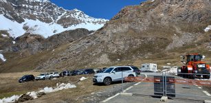 La Guida - Auto, camper, bici e moto e tanti sportivi al Colle dell’Agnello