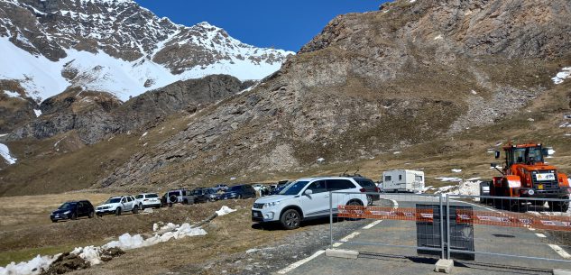 La Guida - Auto, camper, bici e moto e tanti sportivi al Colle dell’Agnello