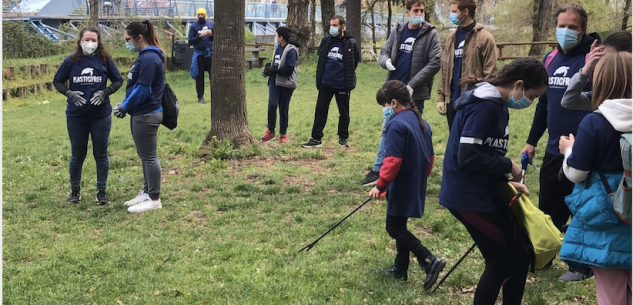 La Guida - Quasi in duecento per pulire il parco fluviale di Cuneo dalla plastica