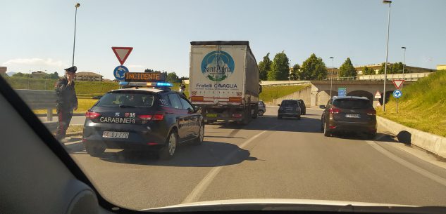 La Guida - Incidente alla rotatoria tra viadotto Sarti e galleria del Carle