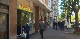 La Guida - Sfonda una vetrina in via Silvio Pellico durante un litigio