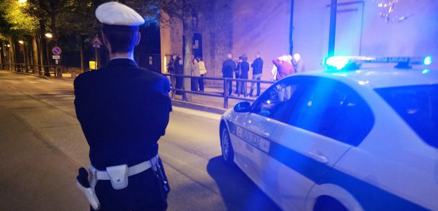 La Guida - Centallo, un gruppo di ragazzi lancia uova e bottiglie oltre l’ingresso della scuola nel cuore della notte