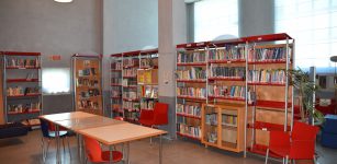 La Guida - In biblioteca per sentirsi avvolti dalla magia dei libri