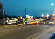 La Guida - Auto contro un palo della luce a Carrù