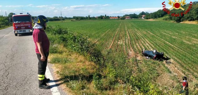 La Guida - Auto fuori strada tra Mellana e Boves, tre soccorsi