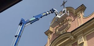 Lavori alla facciata della parrocchiale di Caraglio La Guida - Lavori alla facciata della parrocchiale di Caraglio