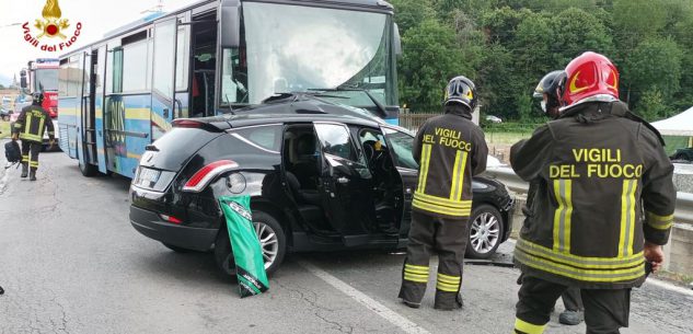 La Guida - Auto contro pullman a Caraglio