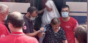 La Guida - Un volontario del comitato Cri di Mondovì nella Sardegna che brucia