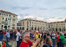 La Guida - In piazza Galimberti a Cuneo contro il green pass