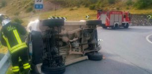 Auto con a bordo 3 ragazzi si ribalta ad Argentera La Guida - Auto con a bordo 3 ragazzi si ribalta ad Argentera
