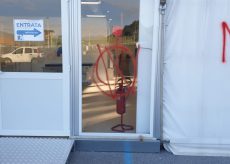 La Guida - Scritte sull’hub vaccinale, chiesti quattro mesi per 60enne no vax