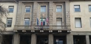 La Guida - Il municipio di Verzuolo illuminato di rosa nella prima settimana di ottobre