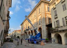 La Guida - In corso manutenzione delle grondaie del Municipio