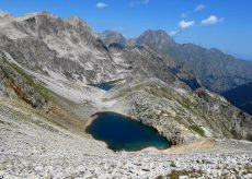 La Guida - Laghi e cima di Fremamorta, l’“acqua rossa” nel vallone di Valloriate