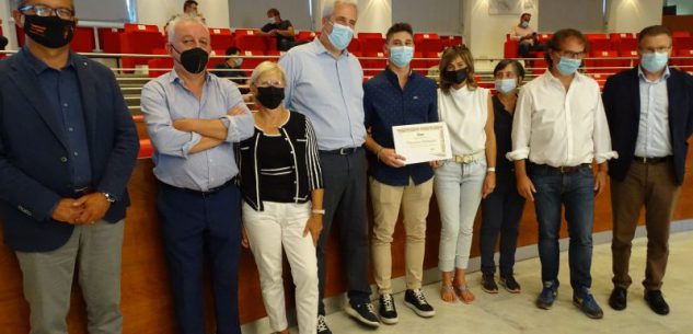 La Guida - Salvò l’Itis da un incendio, premiato con un attestato dalla Provincia