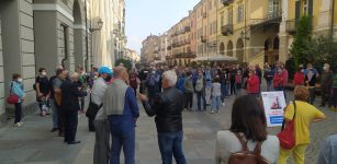 “Ora Mimmo Lucano affronta il suo calvario e noi siamo al suo fianco. Noi stiamo con Mimmo Lucano” La Guida - “Ora Mimmo Lucano affronta il suo calvario e noi siamo al suo fianco. Noi stiamo con Mimmo Lucano”