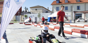 La Guida - Piazza Virginio diventa un autodromo per 200 bambini a lezione di educazione stradale