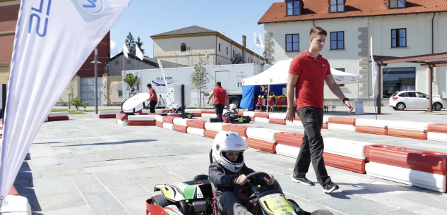 La Guida - Piazza Virginio diventa un autodromo per 200 bambini a lezione di educazione stradale