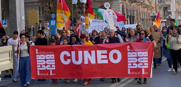 La Guida - Corteo a Cuneo in occasione dello sciopero generale indetto dai sindacati di base