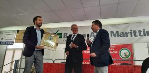 Carrù, il sindaco Nicola Schellino socio onorario del Consorzio del bue grasso La Guida - Carrù, il sindaco Nicola Schellino socio onorario del Consorzio del bue grasso