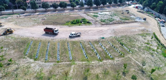 La Guida - Sette artisti decorano la staccionata del cantiere del Parco Parri