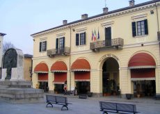 La Guida - Piazza Garibaldi di Barge si colora di rosa