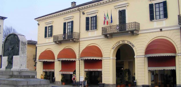 La Guida - Piazza Garibaldi di Barge si colora di rosa