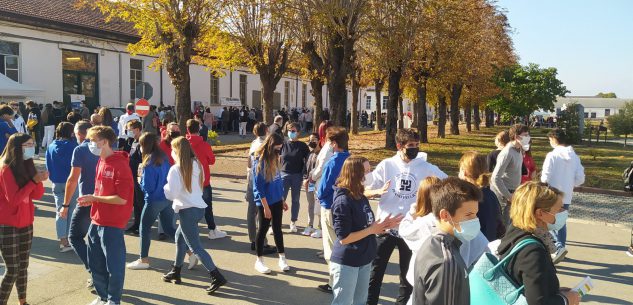 La Guida - La seconda giornata del Salone dell’orientamento nella caserma Vian