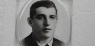 La Guida - Una foto sulla piazza di Demonte per ricordare Renzo Spada