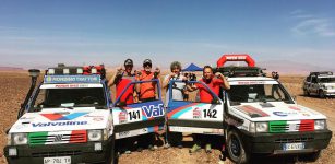 La Guida - Quattro cuneesi nei posti alti della Panda Raid nel deserto marocchino