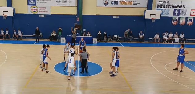 La Guida - Cuneo per tre punti vince il derby piemontese di basket con Torino